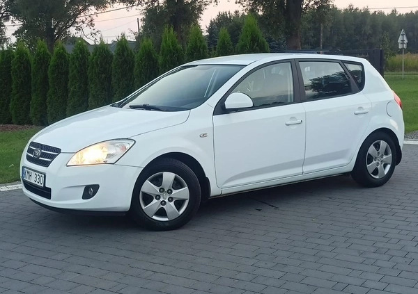 Kia Ceed cena 19800 przebieg: 157000, rok produkcji 2008 z Białobrzegi małe 254